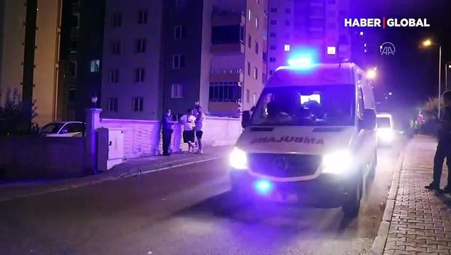 Sevgilisine bağırıp su şişesi atmaya başladı, özel harekat devreye girdi