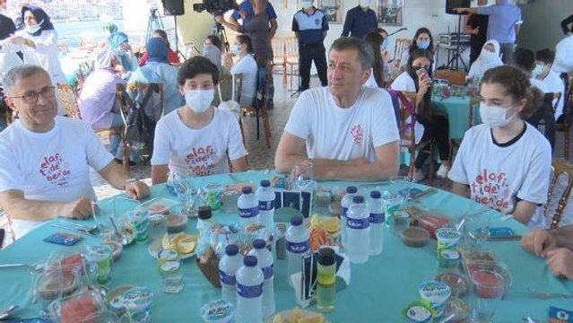 BAKAN ZİYA SELÇUK, 'İSTANBUL'UN TARİHİNE YOLCULUK' ETKİNLİĞİNDE ÖĞRENCİLERLE BİR ARAYA GELDİ