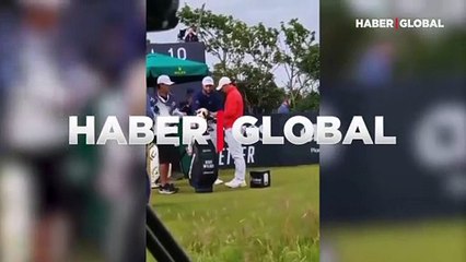 Golf sopasını çalan hayranını şaşkınlıkla izledi