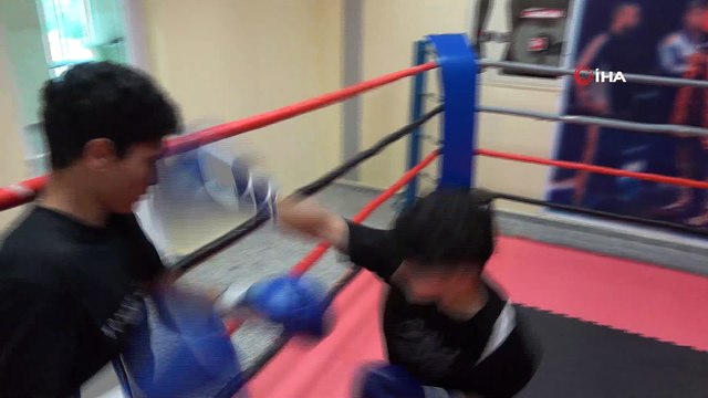 Boksa başladığı 7'inci ayında Türkiye Şampiyonu oldu