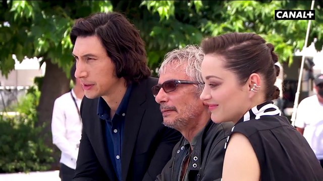 Photocall de l'équipe du film d'Annette avec Leos Carax, Marion Cotillard, Adam Driver - Cannes 2021