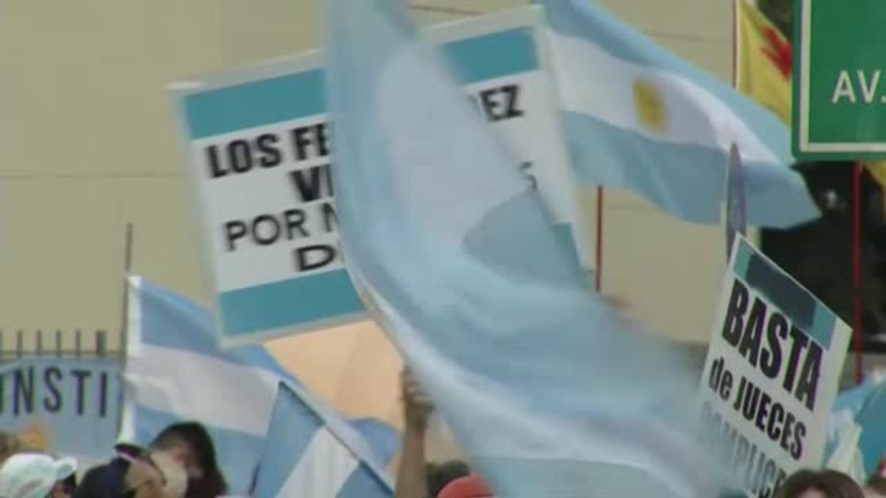 Miles de personas protestan contra el Gobierno de Argentina el Día de la Independencia