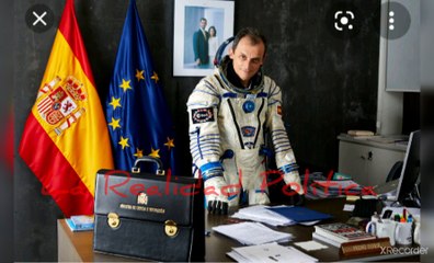 Hemeroteca: El ministro Pedro Duque y el "doctor" Simon con las mascarillas, así va el país..!!!!