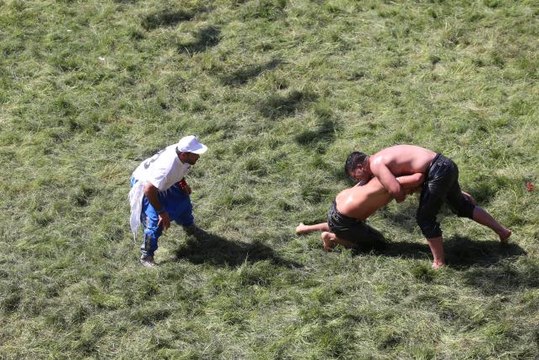 Kırkpınar'da ikinci tura yükselen başpehlivanlar belli oldu