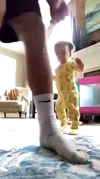 Ce bébé qui danse sur du Hip Hop est incroyable