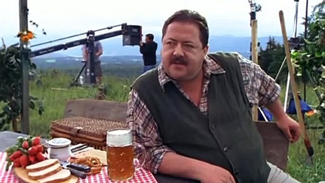 Die Rosenheim Cops - Staffel 4 Folge 18 - Werbung für eine Leiche