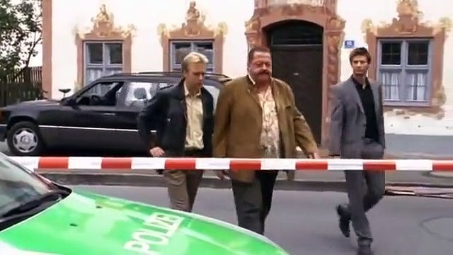 Die Rosenheim Cops - Staffel 8 Folge 27 - Tod eines Lüftlmalers