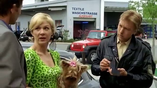 Die Rosenheim Cops - Staffel 10 Folge 8 - Auf den Hund gekommen