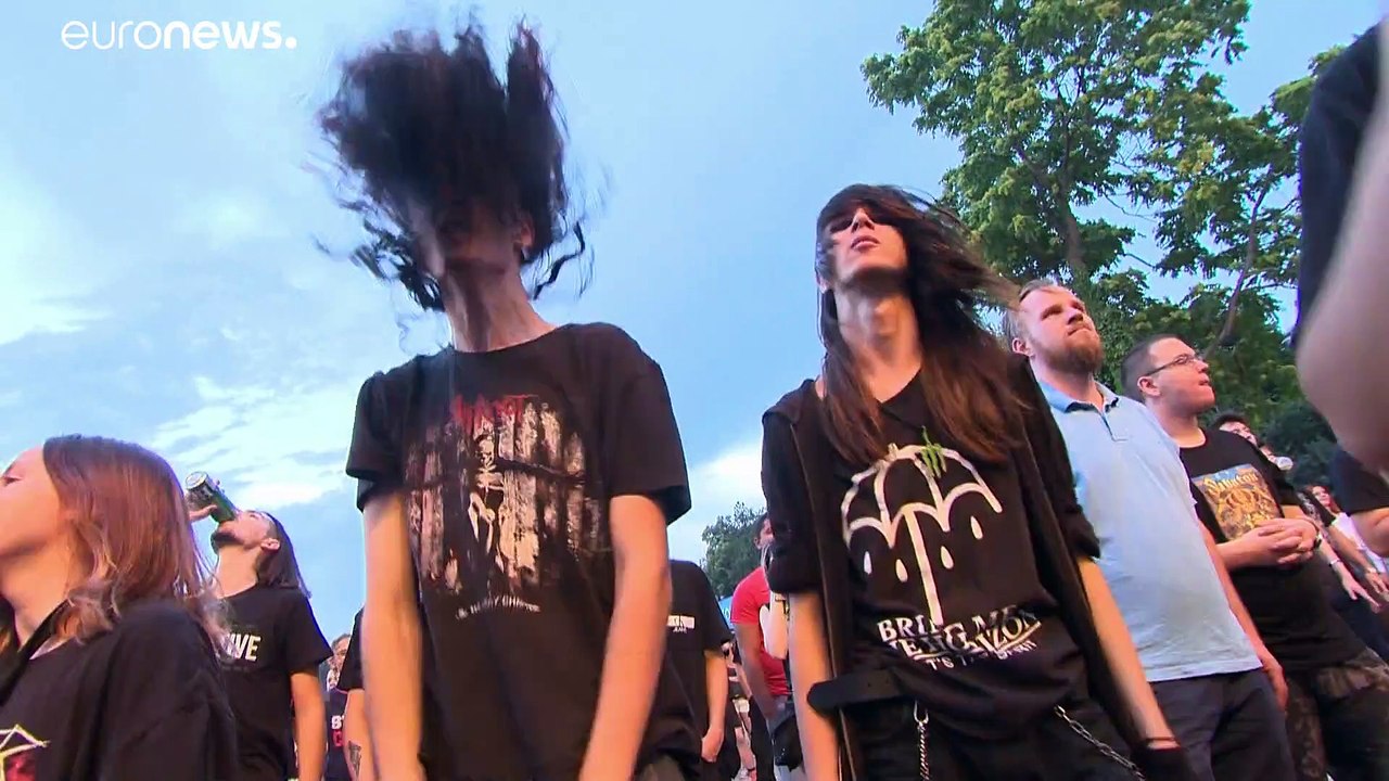 40.000 Besucher pro Tag: Tanzen und Feiern beim 'Exit'-Festival in Serbien