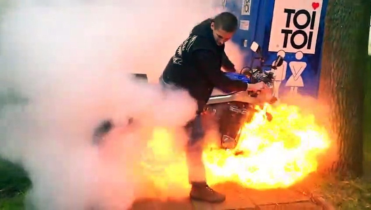 Lastik yakayım derken motoru yaktı