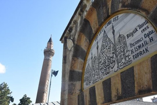TARİHİ ULU CAMİ'NİN EĞİK MİNARESİNİN ZEMİNİ SAĞLAM ÇIKTI