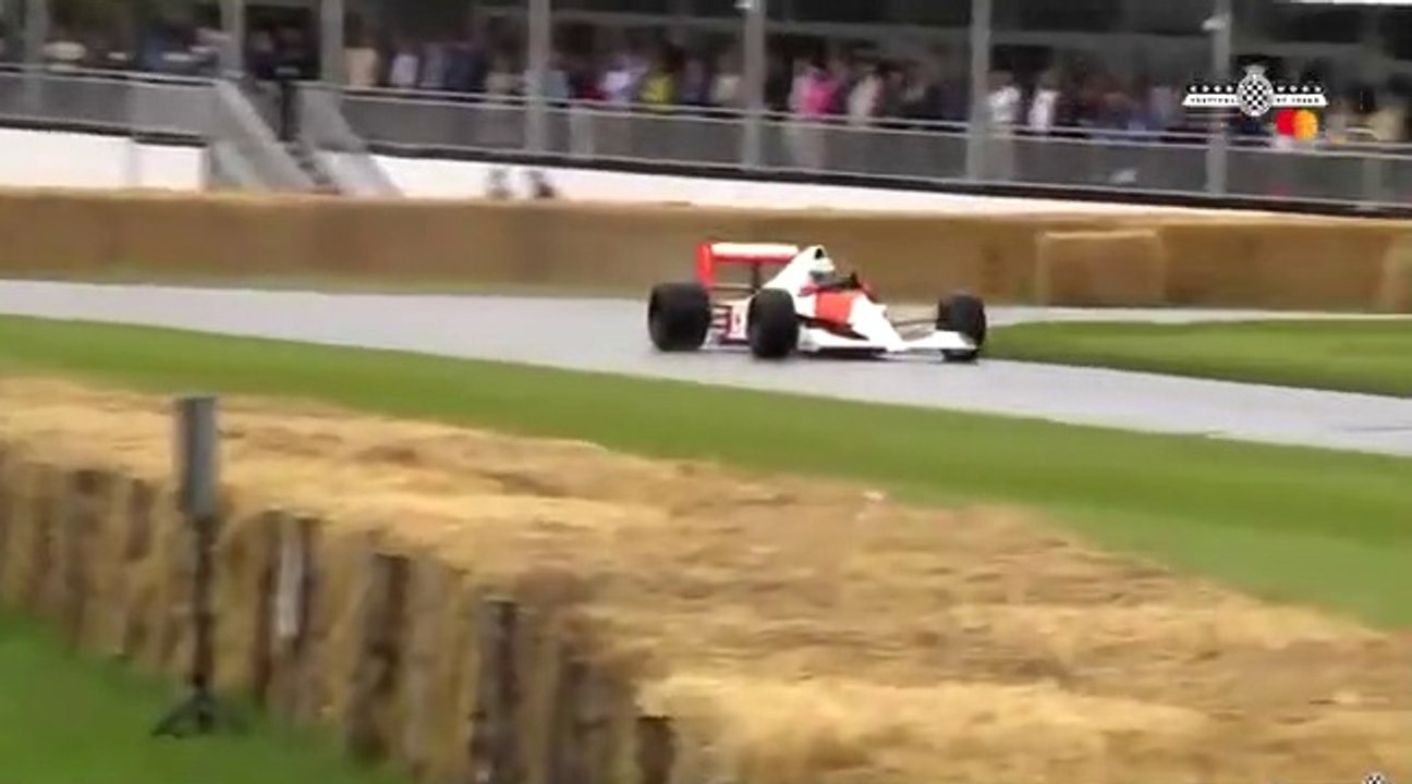DANIEL IN SENNA’S CAR