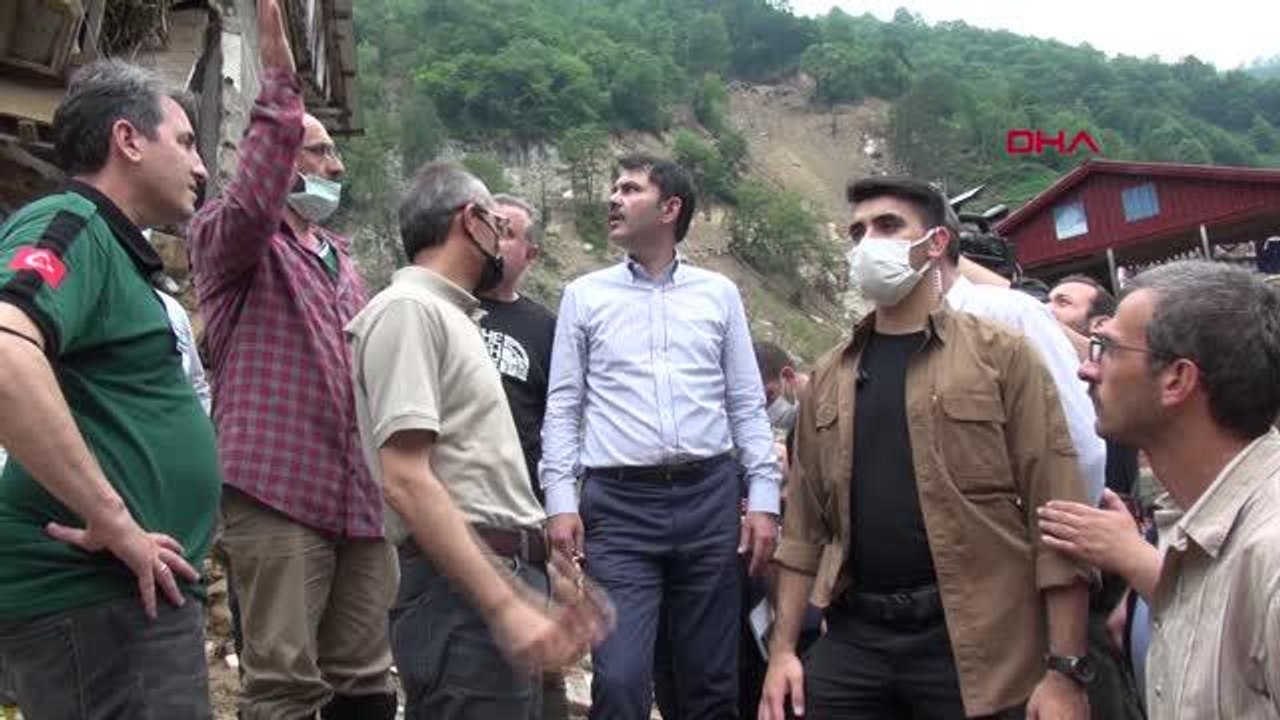RİZE'DE HEYELANDA EVLER ASKIDA KALDI