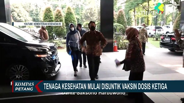 Tenaga Kesehatan Mulai Disuntik Vaksin Moderna