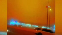 Suudi Arabistan'ı kum fırtınası vurdu, gökyüzü turuncuya boyandı