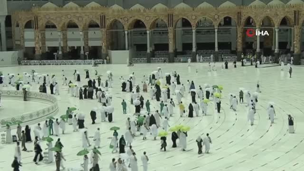 Kabe'de Hacı adaylarının ilk tavafı başladı