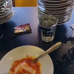 Pintor é expulso de rodízio por comer demais, retorna ao local e pede 23 pratos