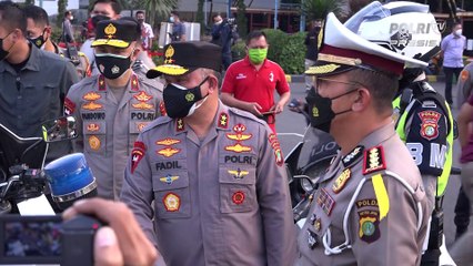 Polri Bagikan Bantuan Sosial Kepada Masyarakat 1