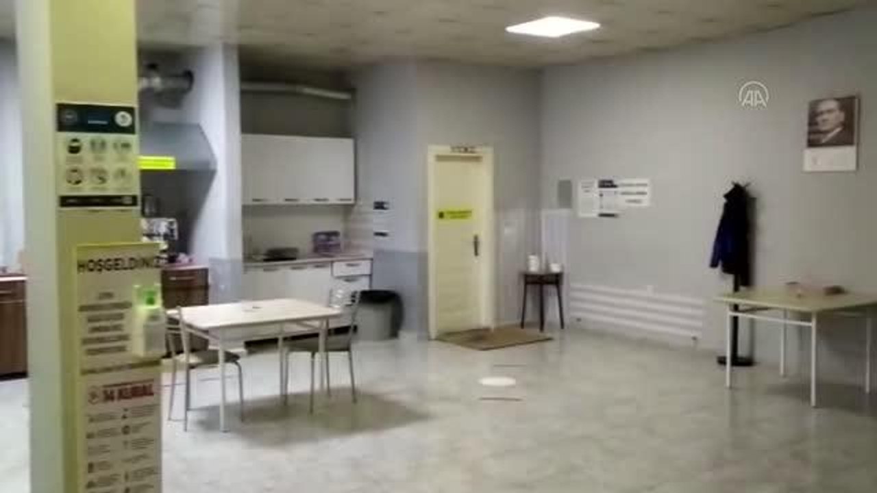 ESKİŞEHİR - Dernek binasında kumar oynayan ve Kovid-19 tedbirlerini ihlal eden 44 kişiye ceza kesildi