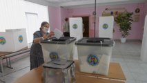 Sandu y Dodon acuden a las urnas para votar por el futuro de Moldavia