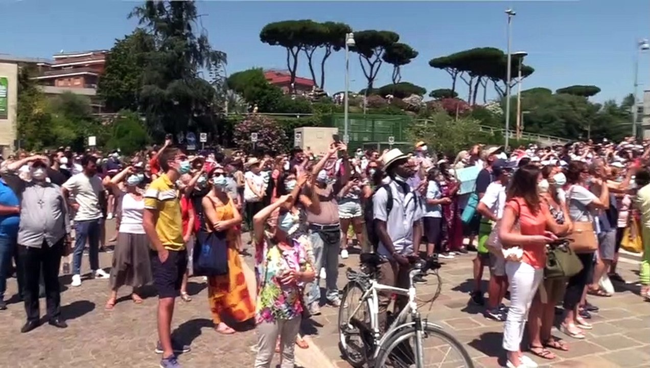 L'Angelus del Papa al Policlinico Gemelli: "Difendere il sistema sanitario gratuito"