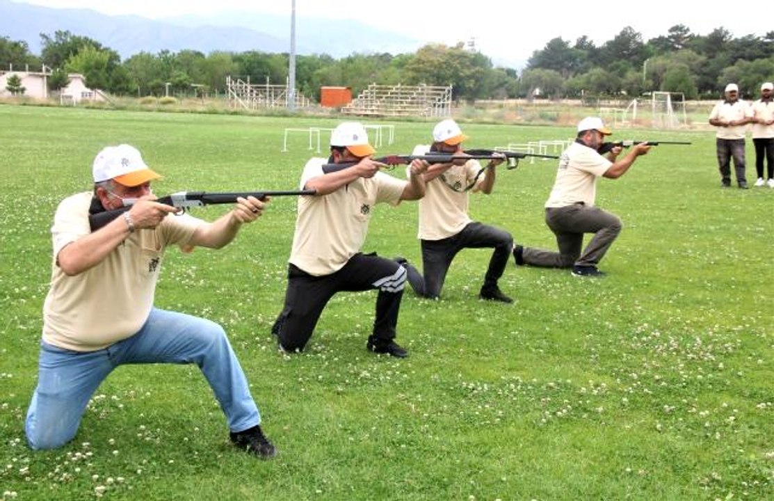 Atlı ve drone'lu 'kurban yakalama timi' bayrama hazırlanıyor