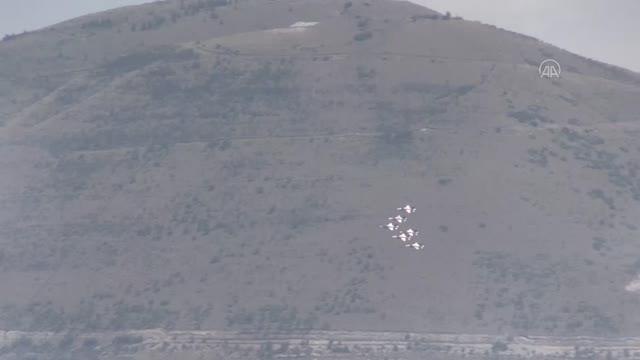 Türk Yıldızları gösteri uçuşu yaptı