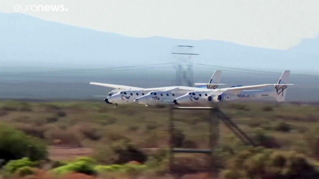 Milyarder Richard Branson, ekibiyle uzay yolculuğuna çıktı