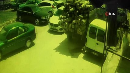 Son dakika haberi: İki aracın arasına sıkışarak ölümden döndü...O anlar kamerada