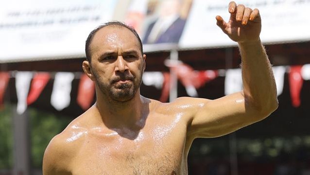 Son Dakika: 660. Tarihi Kırkpınar Yağlı Güreşleri'nin finalinde İsmail Koç'u yenen Ali Gürbüz, başpehlivan oldu