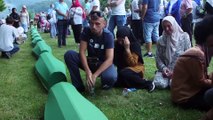 البوسنة تحيي ذكرى مذبحة سريبرينيتشا بدفن رفات 19 ضحية من ضحايا الإبادة عثر عليها مؤخرا