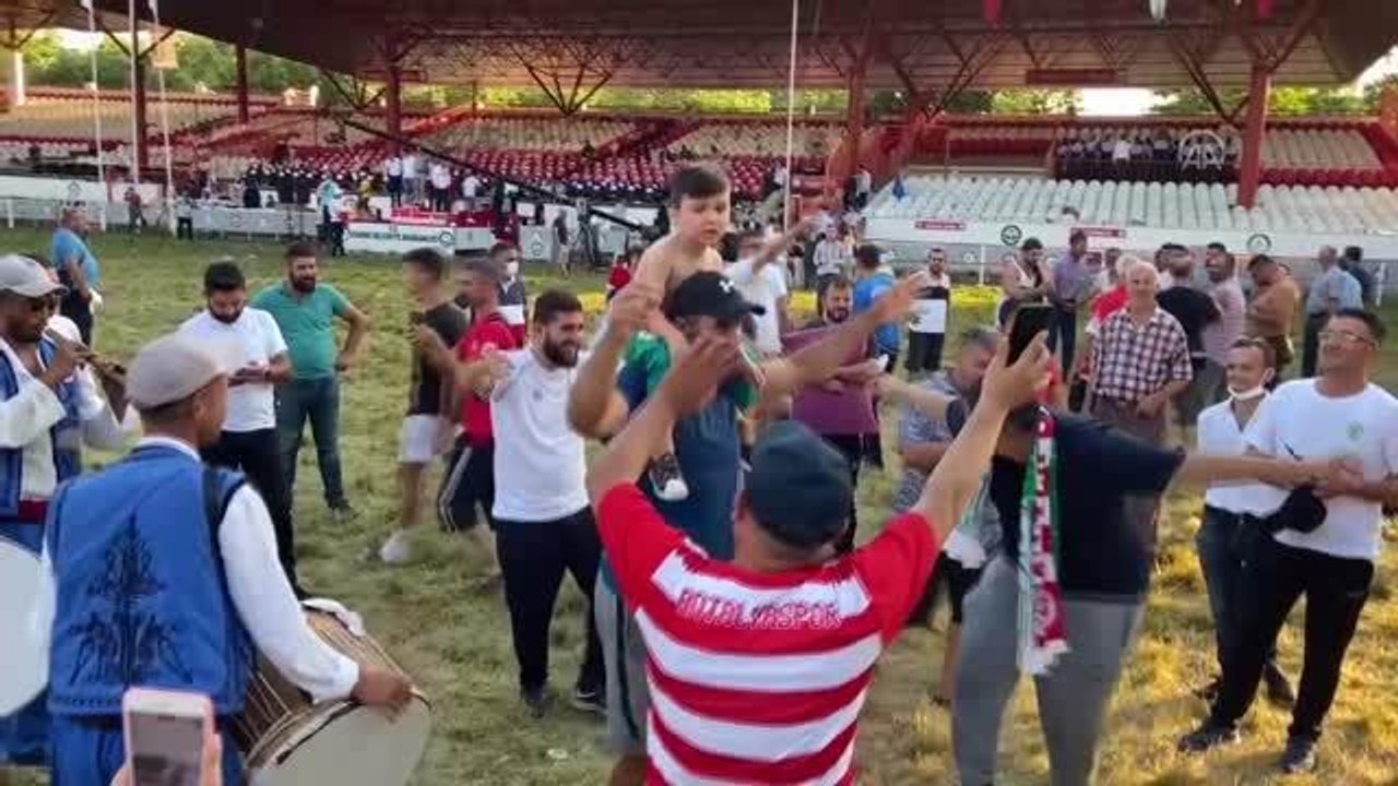 Kırkpınar Başpehlivanı Ali Gürbüz, "pehlivan hamamı" geleneğini devam ettirdi