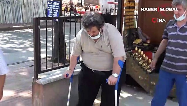 Evden kovulan engelli vatandaş hüngür hüngür ağladı