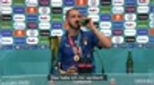 Sieh mal, CR7! Bonucci trinkt Cola und Bier