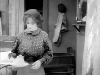 One Is Business, the Other Crime (Uno es negocio, lo otro crimen) [1912]