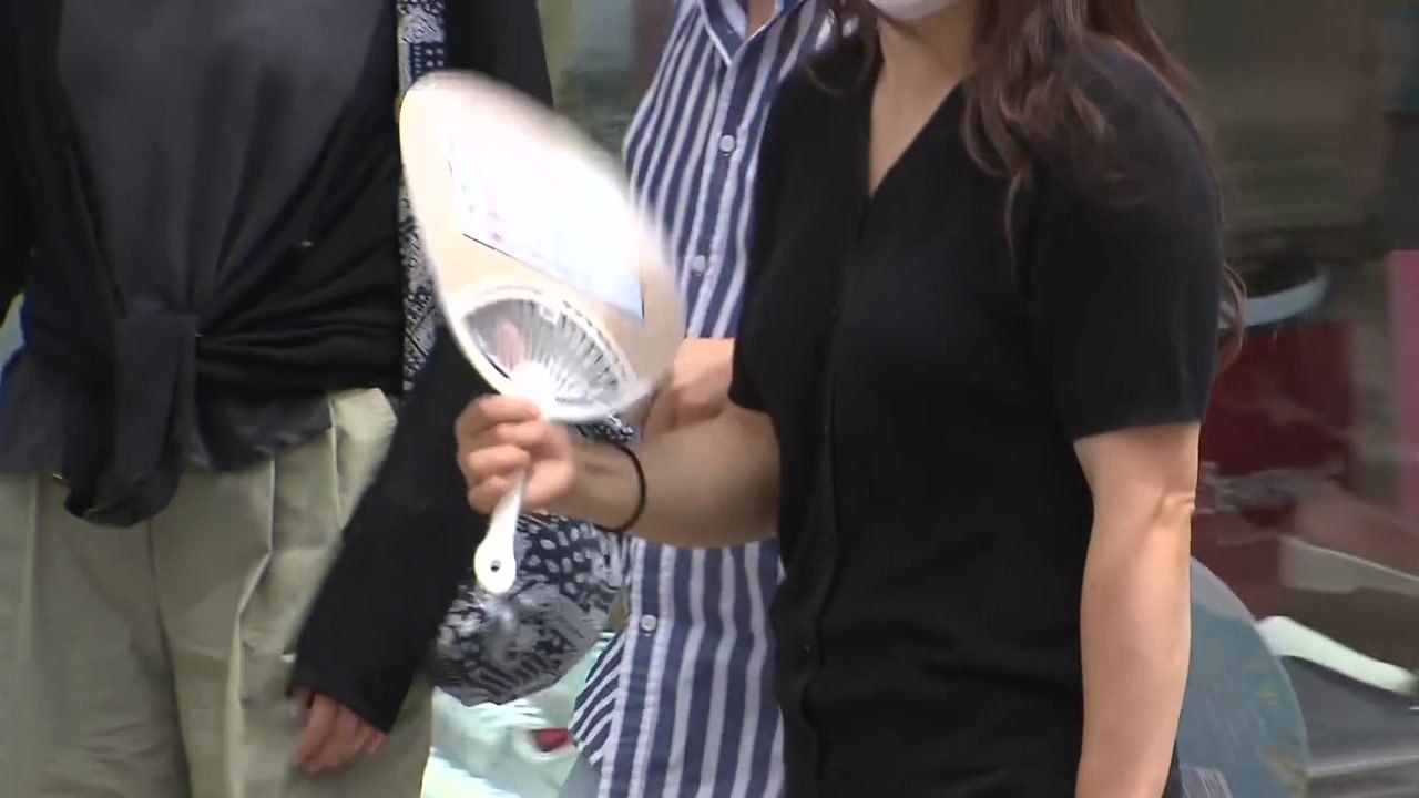 [날씨] 전국 폭염특보 확대·강화...곳곳 기습 소나기 / YTN