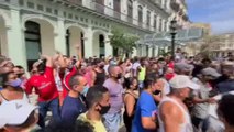 Cientos de personas salen a la calle en Cuba a protestar contra al Gobierno