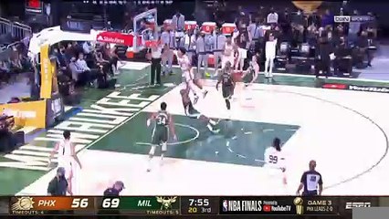 NBA : Cam Johnson grimpe sur Tucker et dunk violemment !