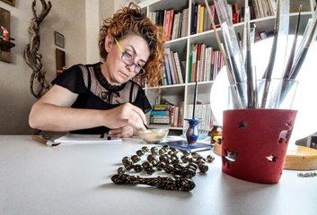 ESKİŞEHİR - Topkapı Sarayı'nda öğrendiği tezhibi geleceğe taşımak için uğraşıyor