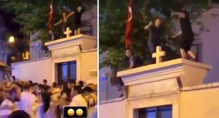 Kilise duvarındaki görüntü tepki çekmişti: 3 kişi gözaltına alındı