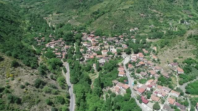 Mavi ve yeşilin buluştuğu Uçmakdere bayram tatilinde ziyaretçilerini bekliyor