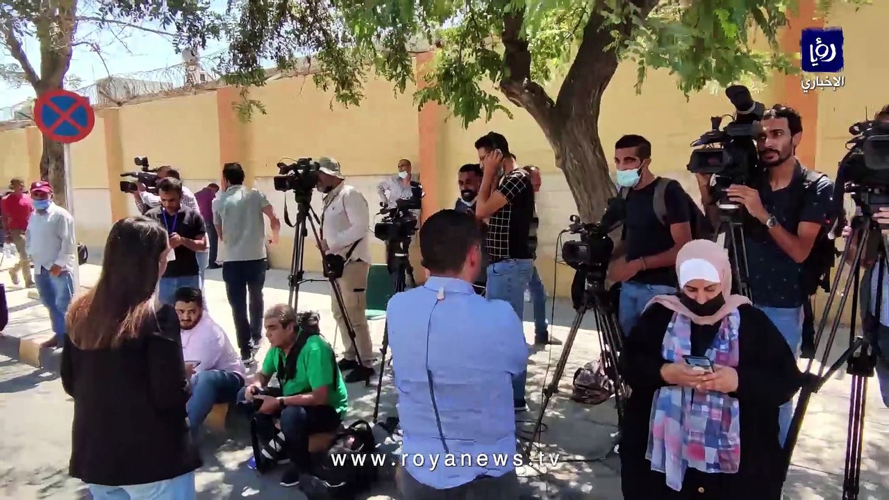لحظة خروج المجرمين باسم عوض الله والشريف حسن من محكمة أمن الدولة