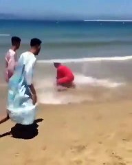 Arap turistlerin Antalya'daki akılalmaz eğlencesi kamerada