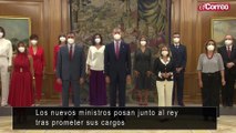 Los nuevos ministros posan junto al rey tras prometer sus cargos