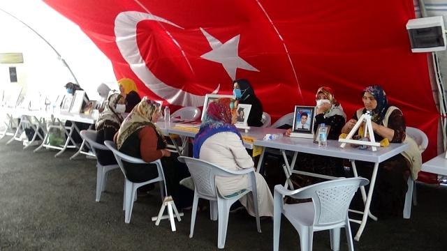 Evlat nöbetindeki anneden oğluna teslim ol çağrısı