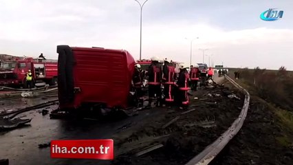 TEM'de feci kaza: 2 ölü! İstanbul yolu kapandı