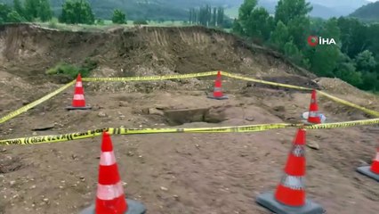 Villa yapmak için düzetme çalışması yapılan arazide tarihi mezarlar ortaya çıktı