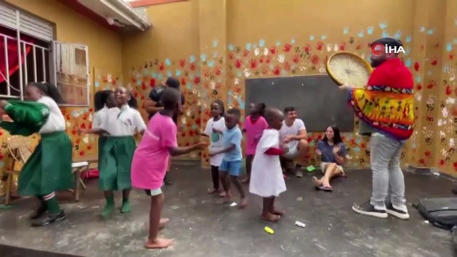 Türkiye’den uzanan yardım eli Afrika’daki çocukların yüzünü güldürüyor