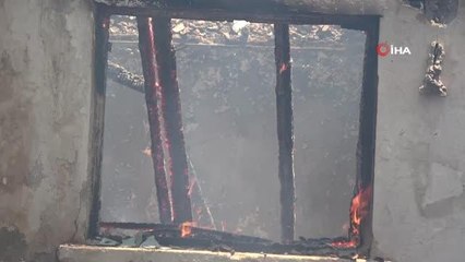 Genç kadın itfaiyecinin yangını söndürme çabası