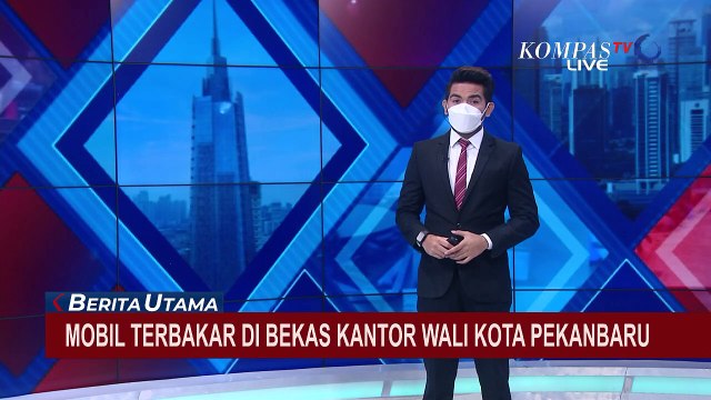 Sebuah Mobil Terbakar di Parkiran Bekas Kantor Wali Kota Pekanbaru